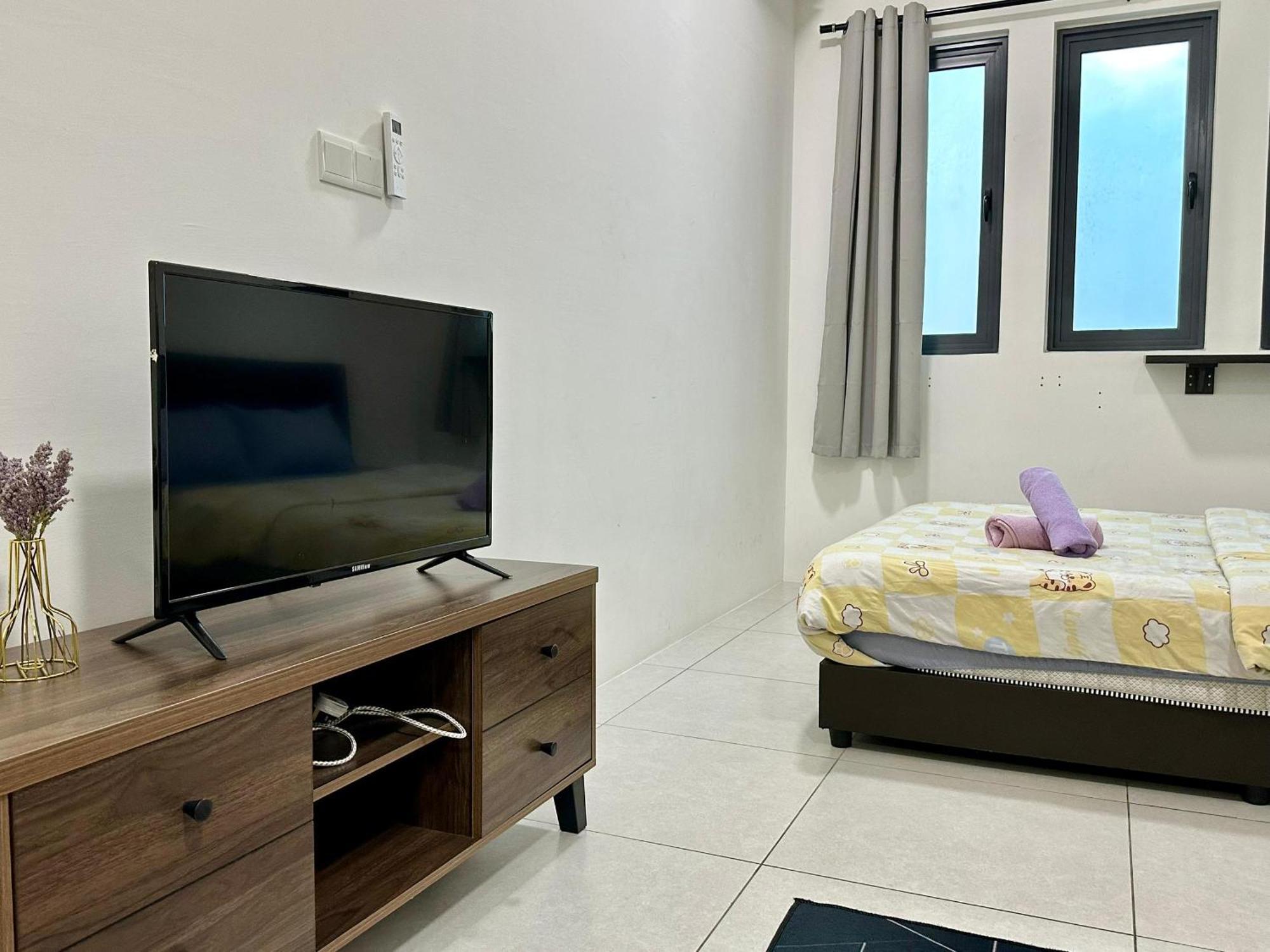 Dreamy Cozy Meritus Residensi Apartment
